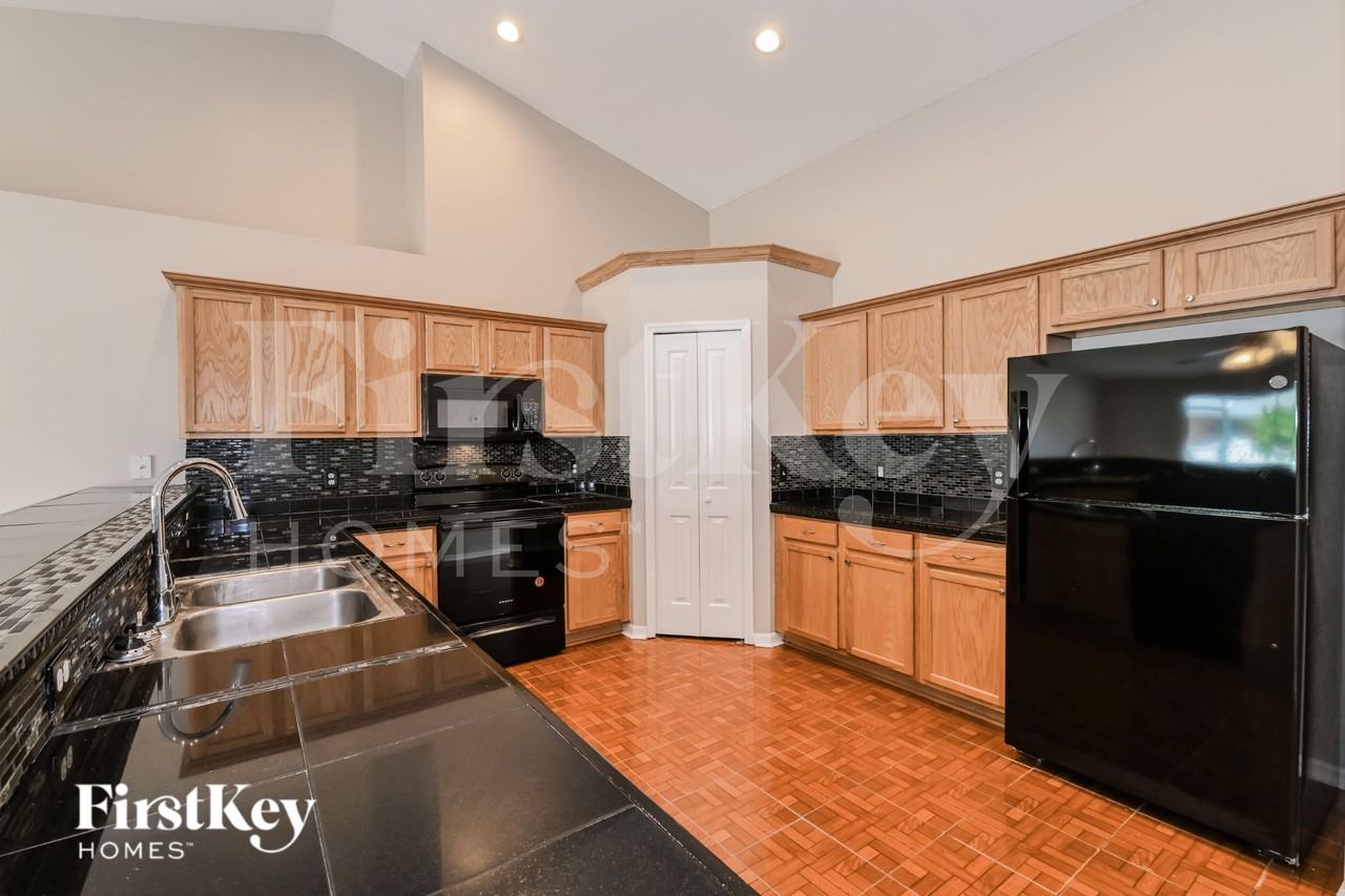 4105 Ne 10th Ave - Photo 4 of 16