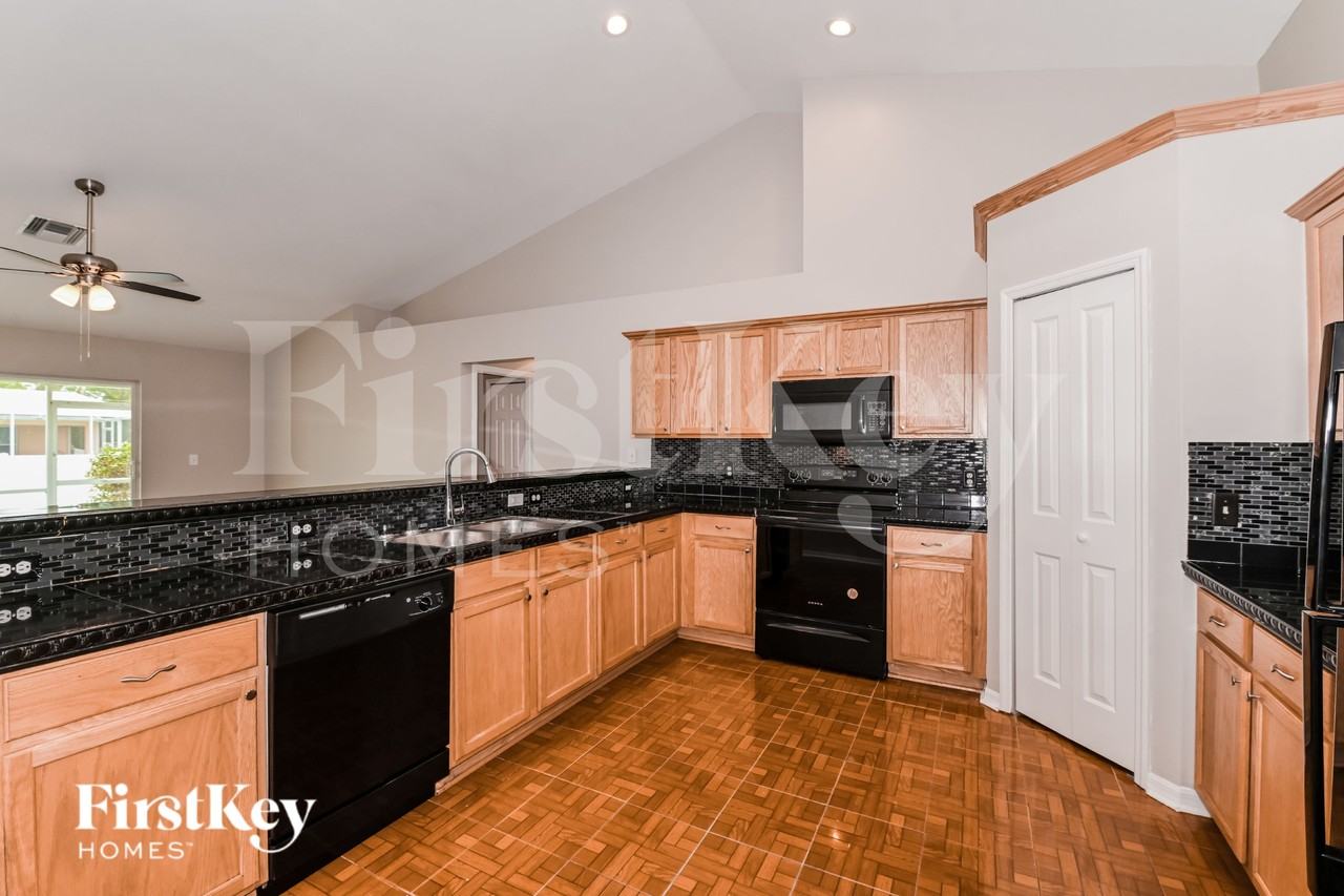 4105 Ne 10th Ave - Photo 5 of 16