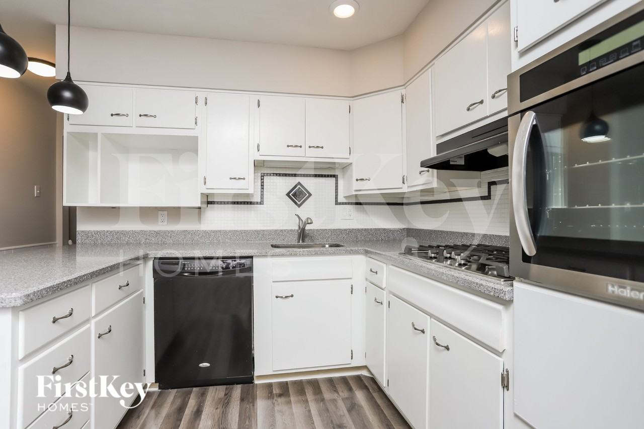 7235 Forestate Dr - Photo 6 of 15