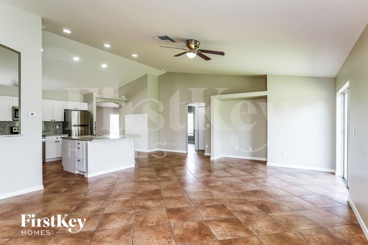 3314 44th St Sw - Photo 3 of 16