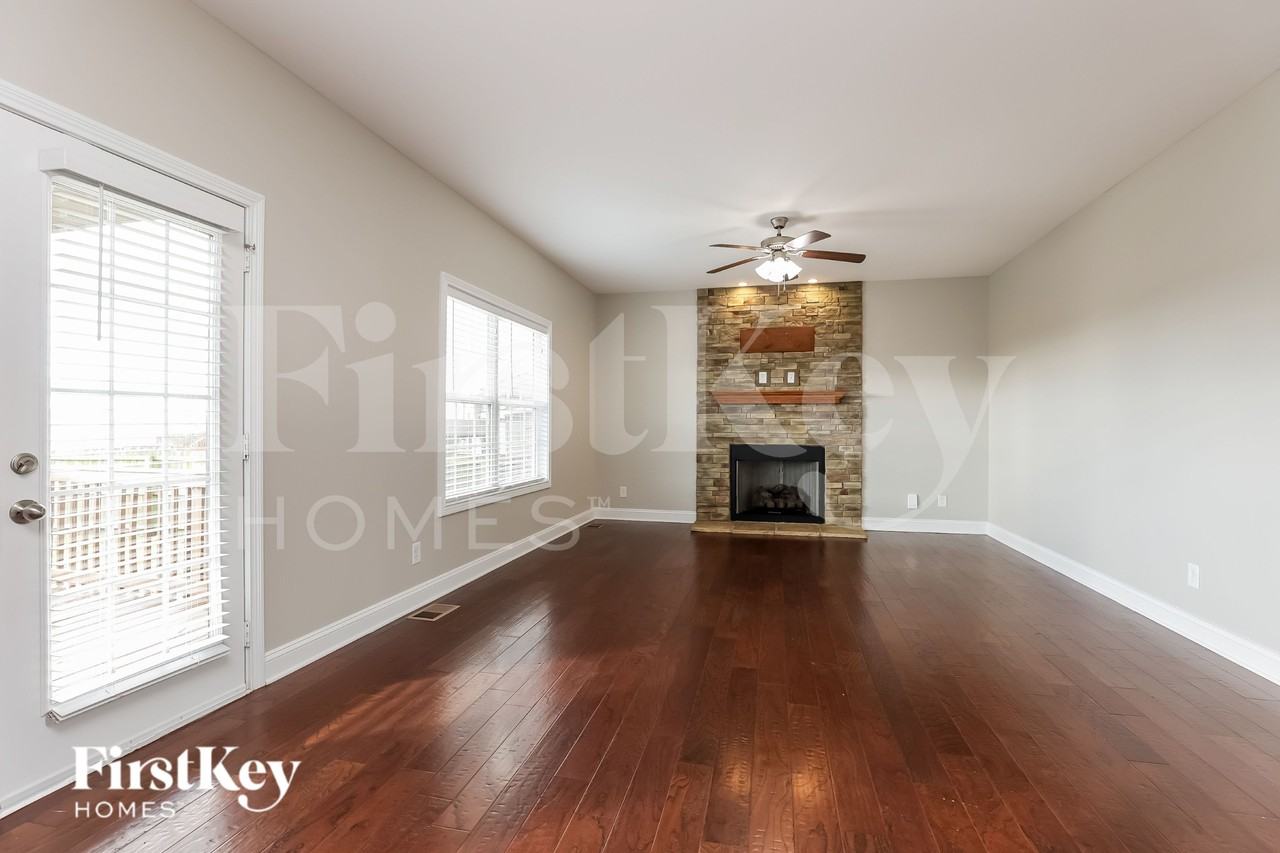 2392 Andersonville Dr - Photo 3 of 15