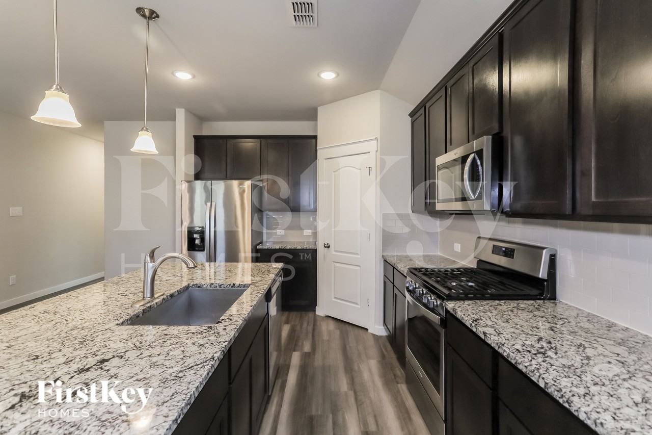 9017 Zubia Ln - Photo 4 of 16