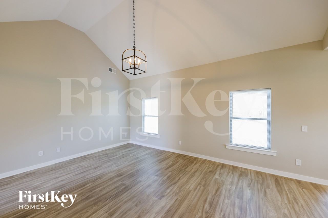 254 Lakewood Ln - Photo 3 of 15