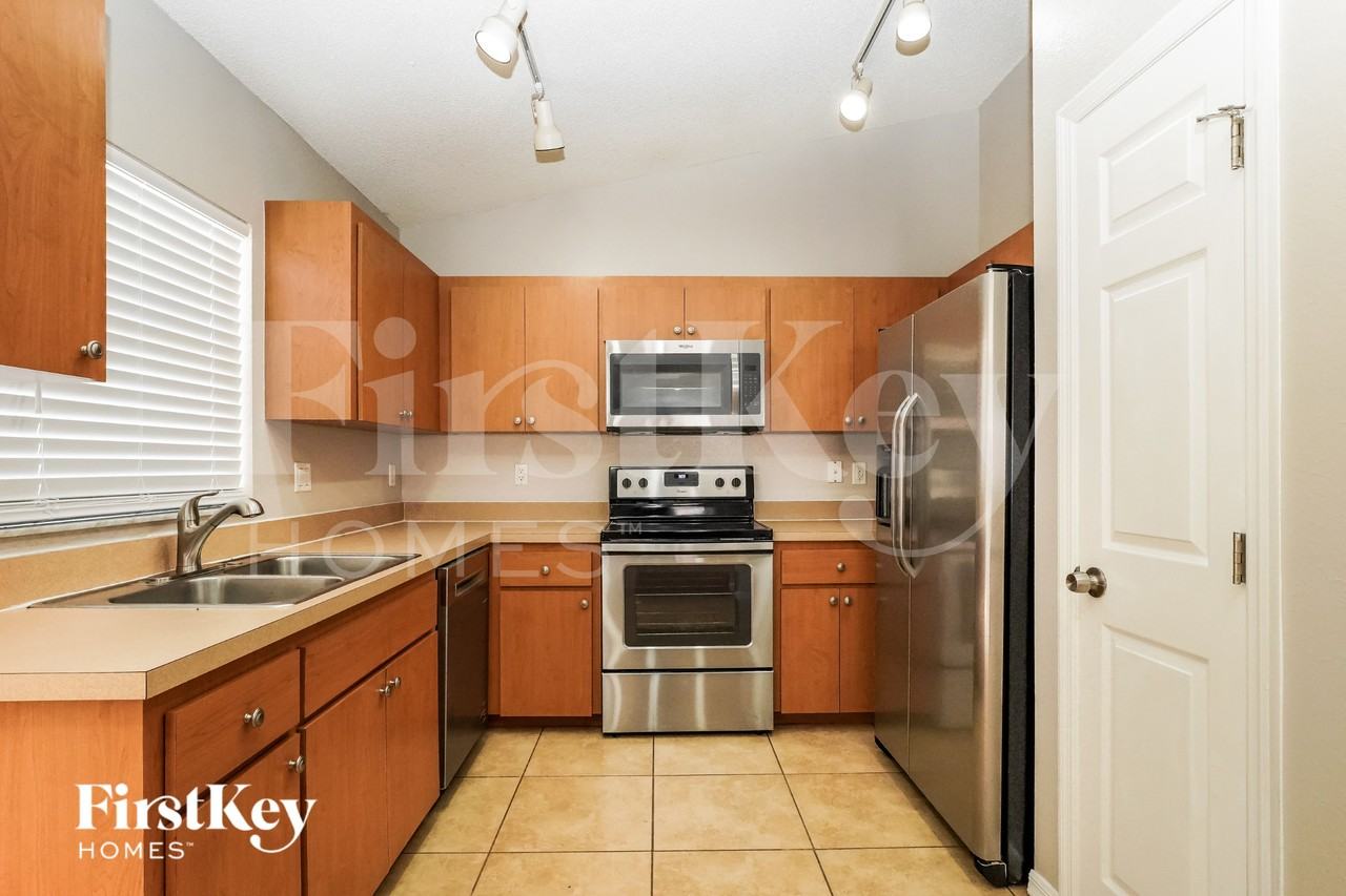 7211 Summit Pl - Photo 4 of 15