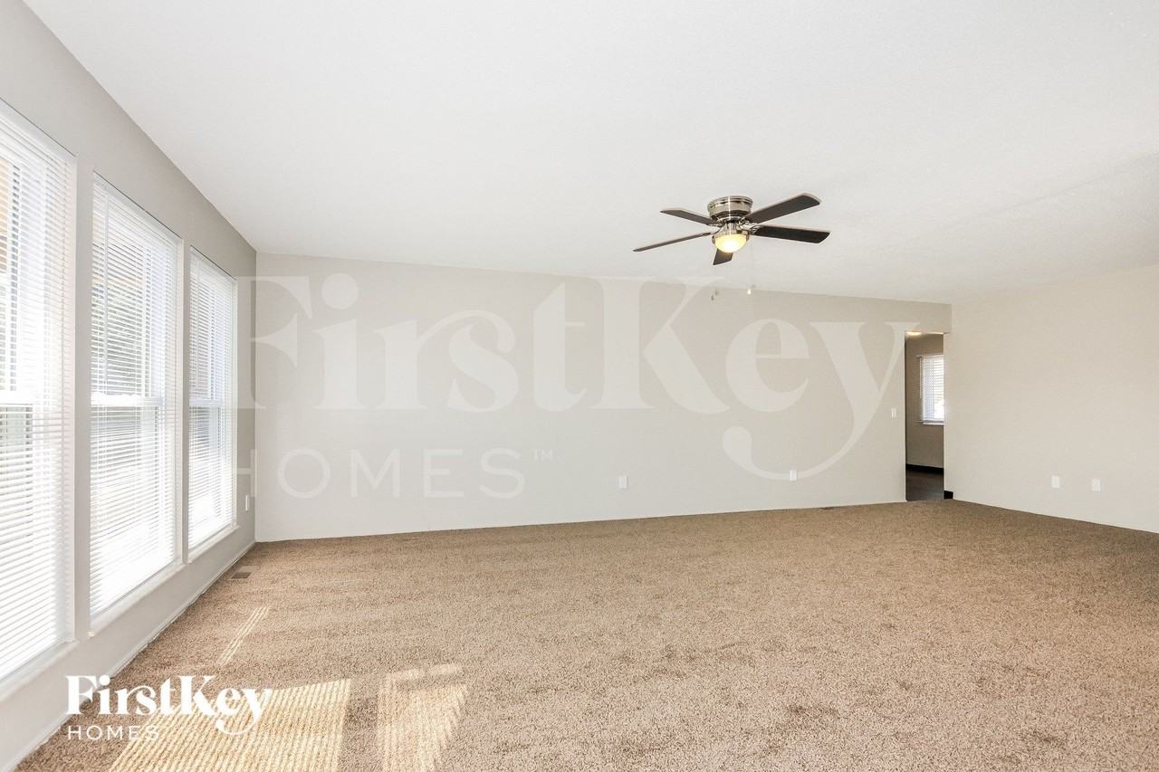 2545 Cripple Creek Dr - Photo 3 of 15