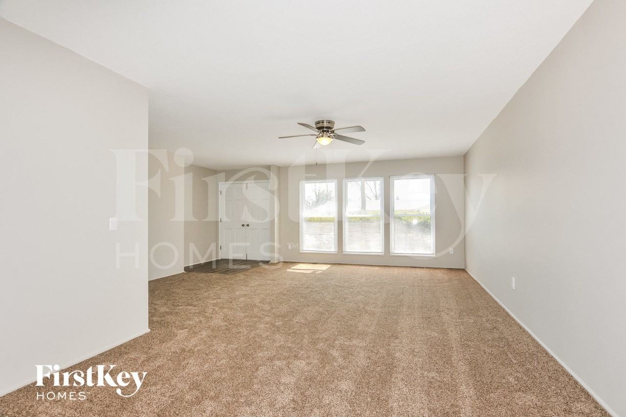 2545 Cripple Creek Dr - Photo 4 of 15