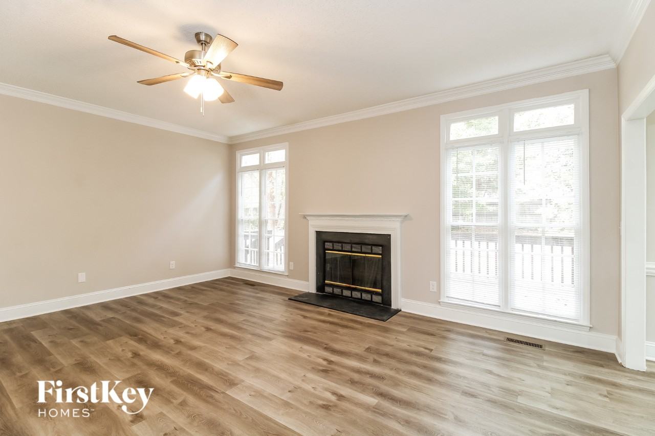 5618 Tradd Dr - Photo 2 of 15