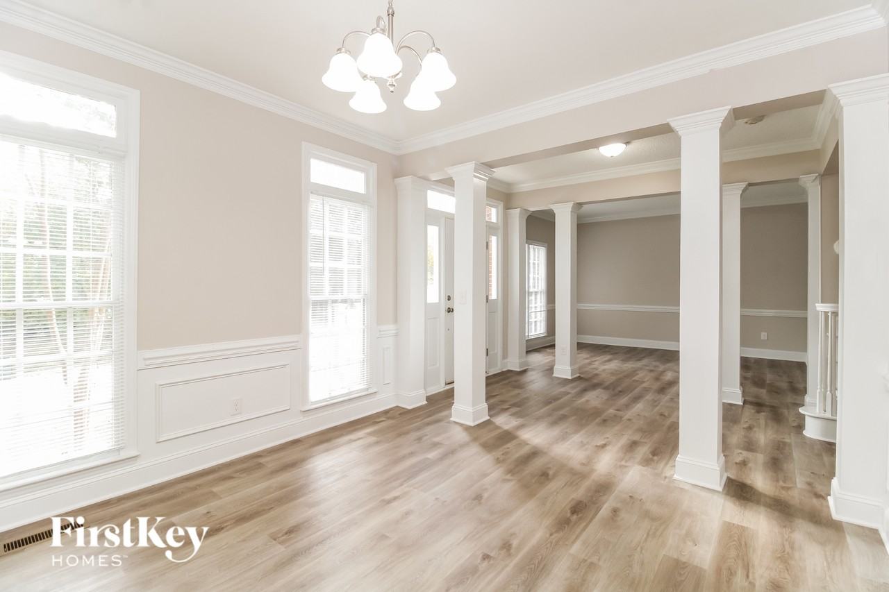 5618 Tradd Dr - Photo 4 of 15