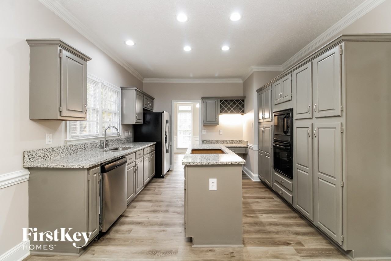 5618 Tradd Dr - Photo 5 of 15