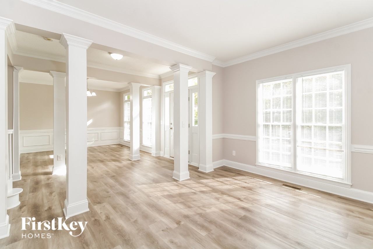 5618 Tradd Dr - Photo 6 of 15