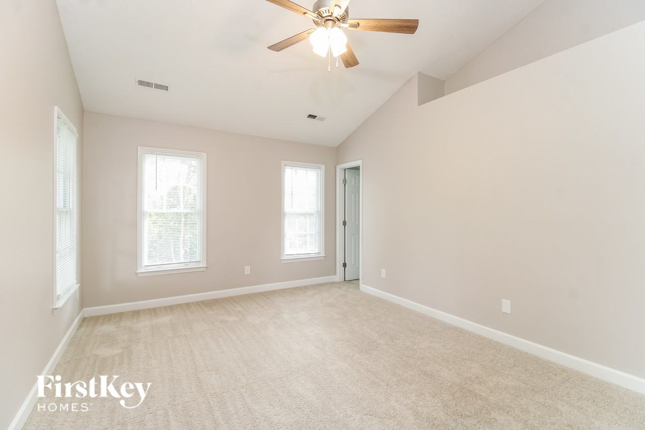 5618 Tradd Dr - Photo 7 of 15