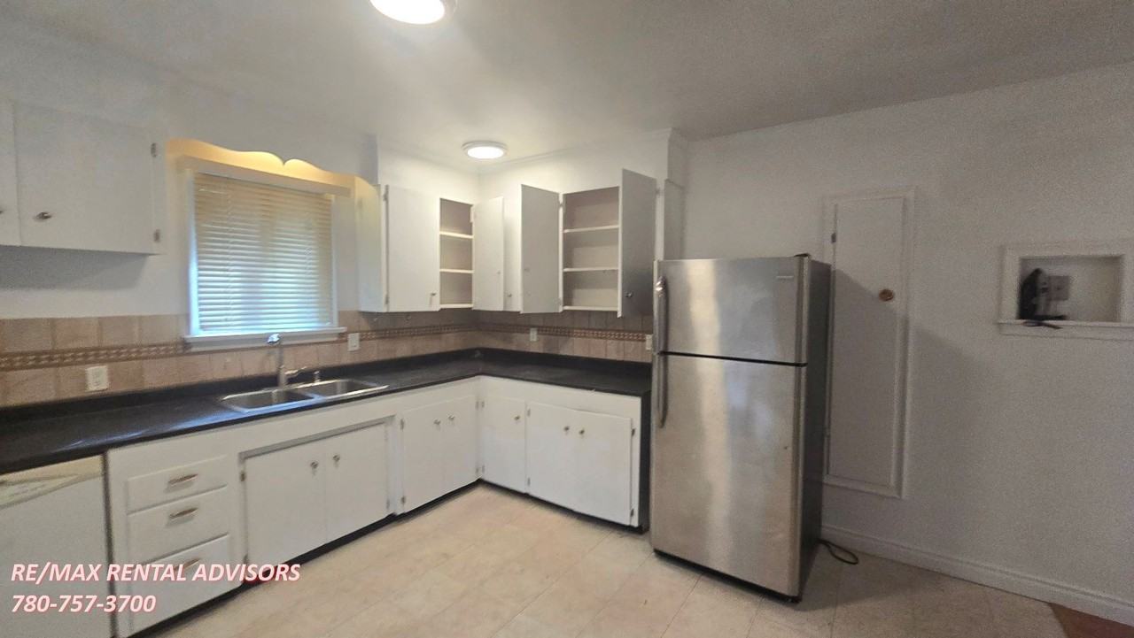 12715 126 St Nw - Photo 3 of 16