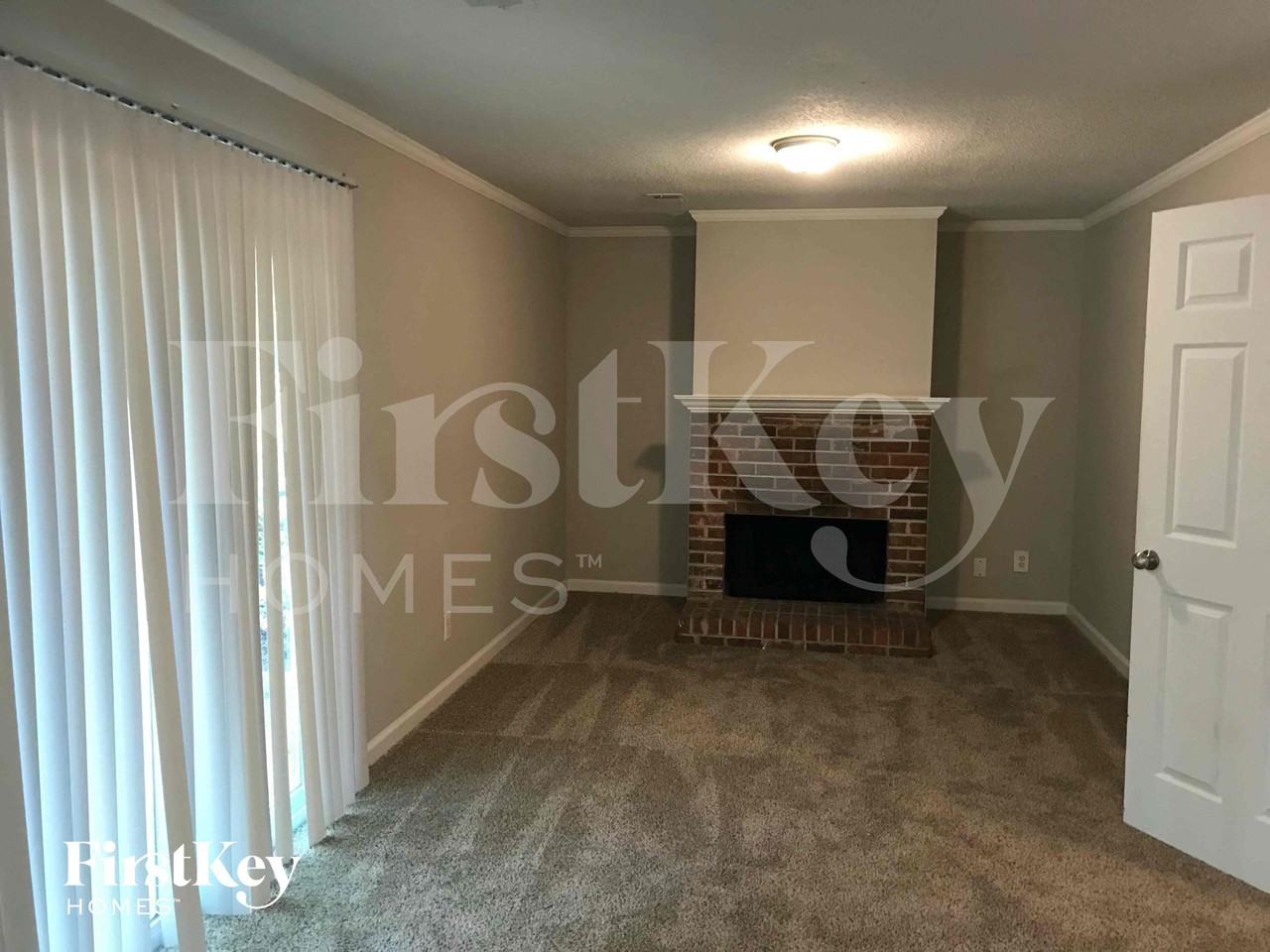 992 Rampart Pl - Photo 2 of 10
