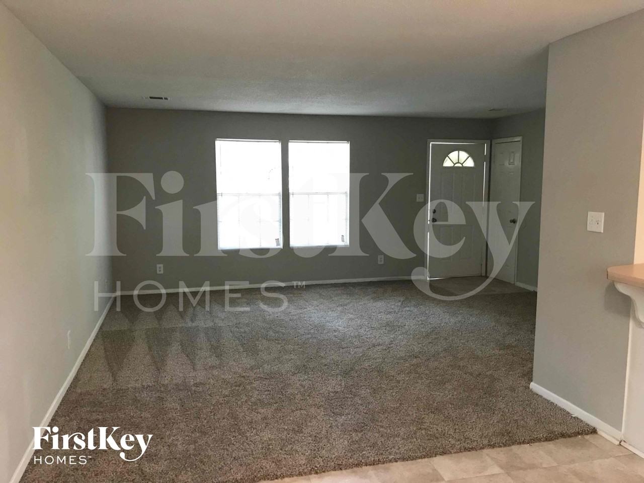 992 Rampart Pl - Photo 3 of 10