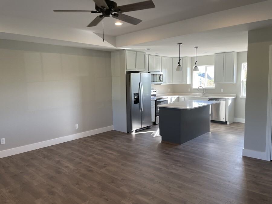 3351 W 32nd St - Photo 5 of 7