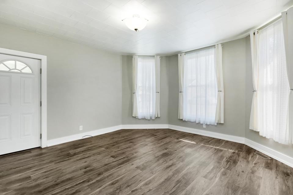 1717 12th St - Photo 2 of 10