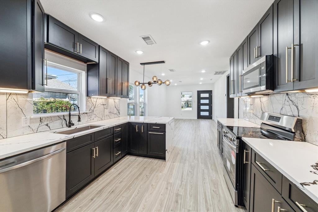 1915 Pannell St - Photo 4 of 14