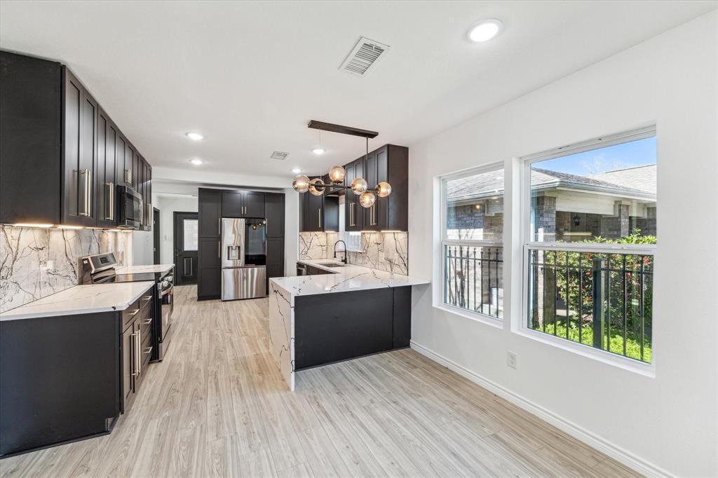 1915 Pannell St - Photo 6 of 14