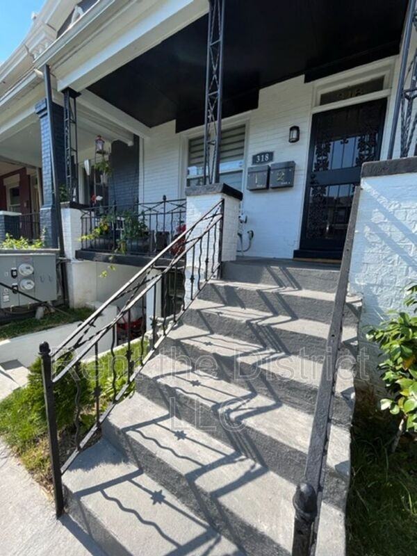 318 Seaton Pl Ne #A - Photo 2 of 23