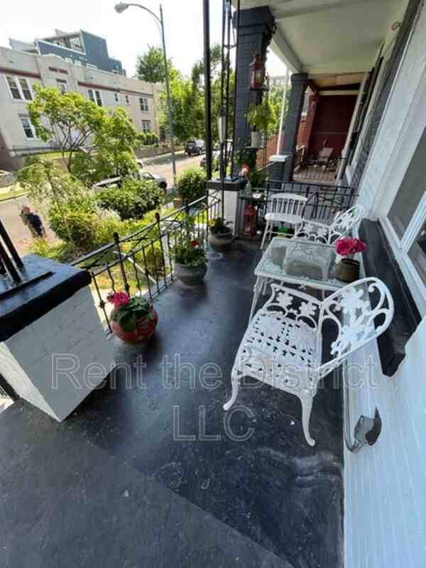 318 Seaton Pl Ne #A - Photo 3 of 23