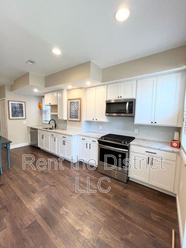 318 Seaton Pl Ne #A - Photo 4 of 23
