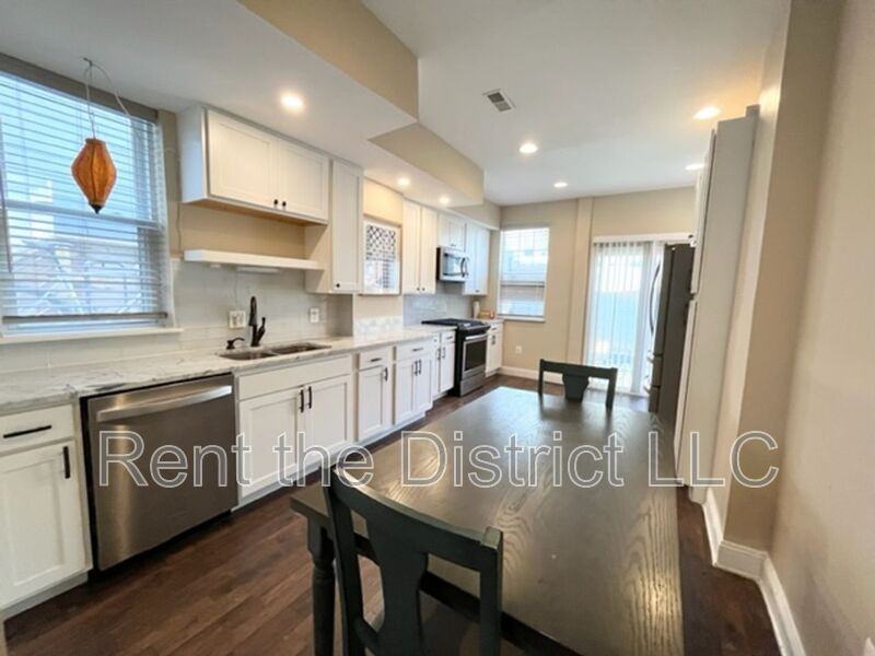 318 Seaton Pl Ne #A - Photo 5 of 23