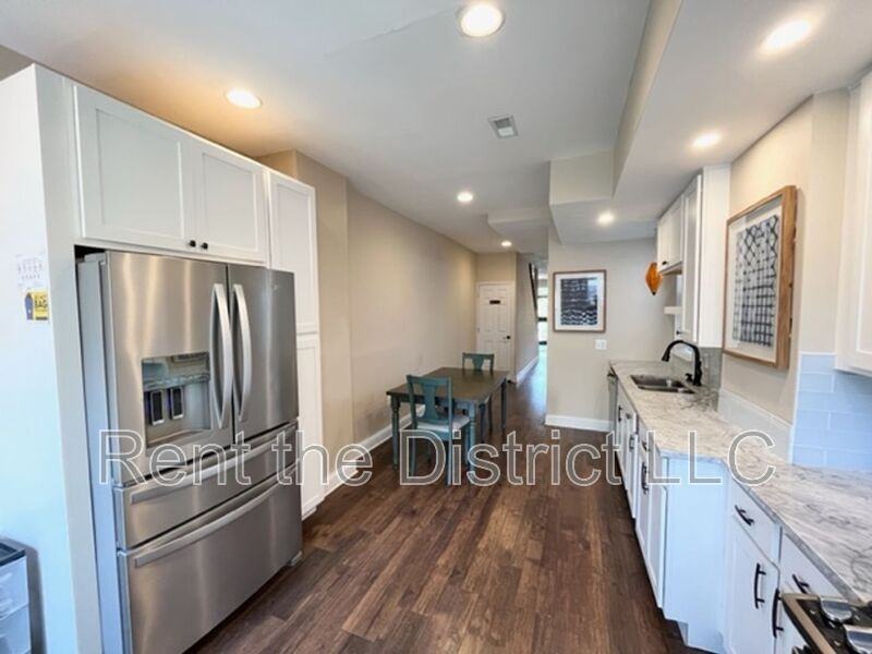 318 Seaton Pl Ne #A - Photo 6 of 23