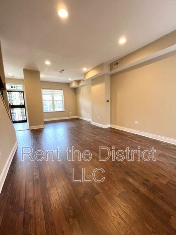 318 Seaton Pl Ne #A - Photo 7 of 23