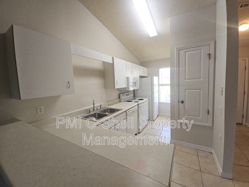 3012 Brigantine Dr - Photo 2 of 12