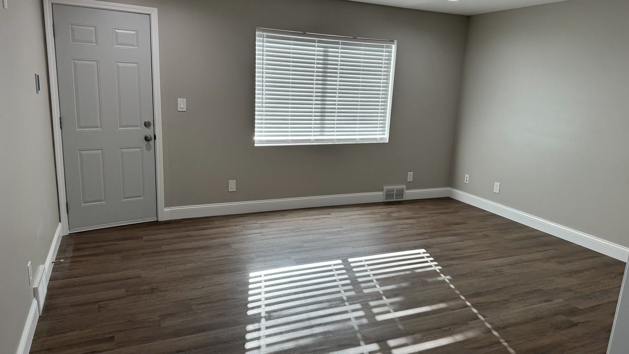 704 Rockford Ave #1 - Photo 2 of 10