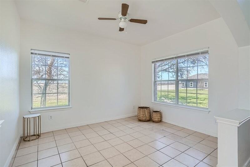 17905 Maxa Dr - Photo 5 of 21