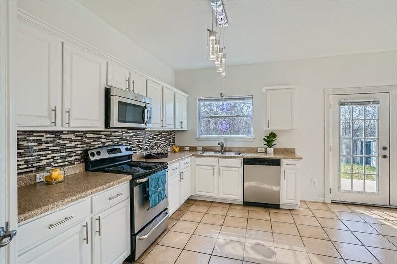 17905 Maxa Dr - Photo 7 of 21