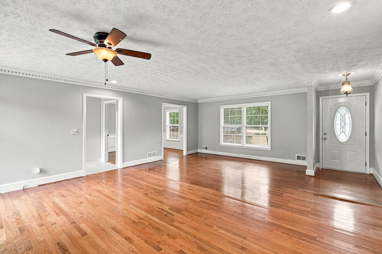 4548 Shallowford Rd - Photo 6 of 20