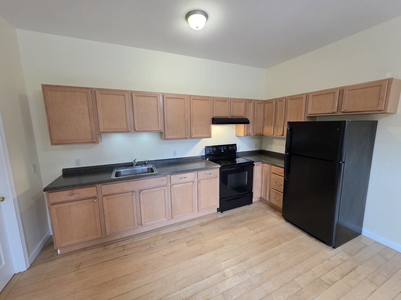 360 River St - Photo 4 of 7