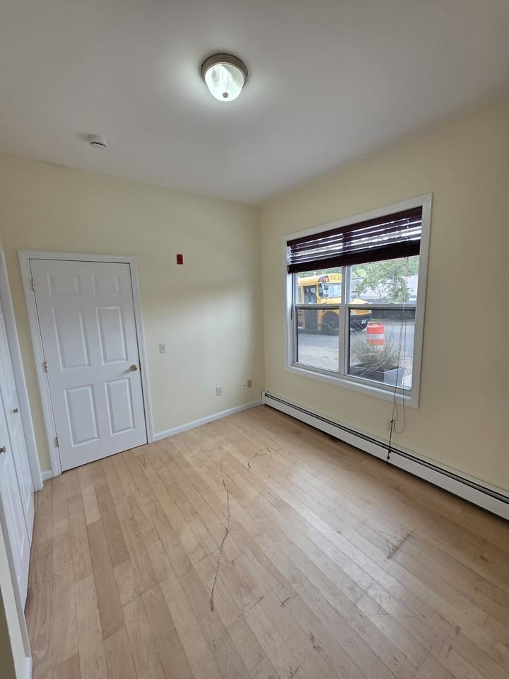 360 River St - Photo 6 of 7