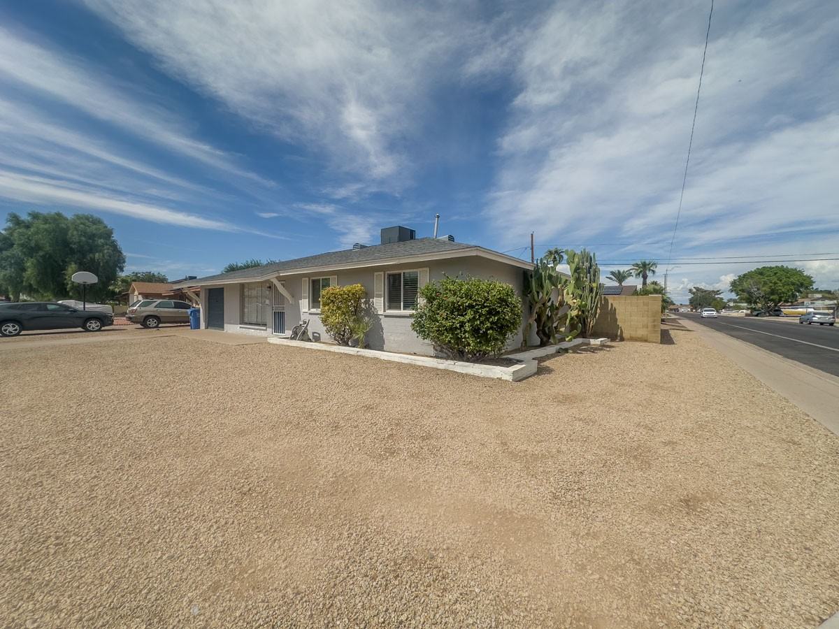 2502 W Larkspur Dr - Photo 2 of 20