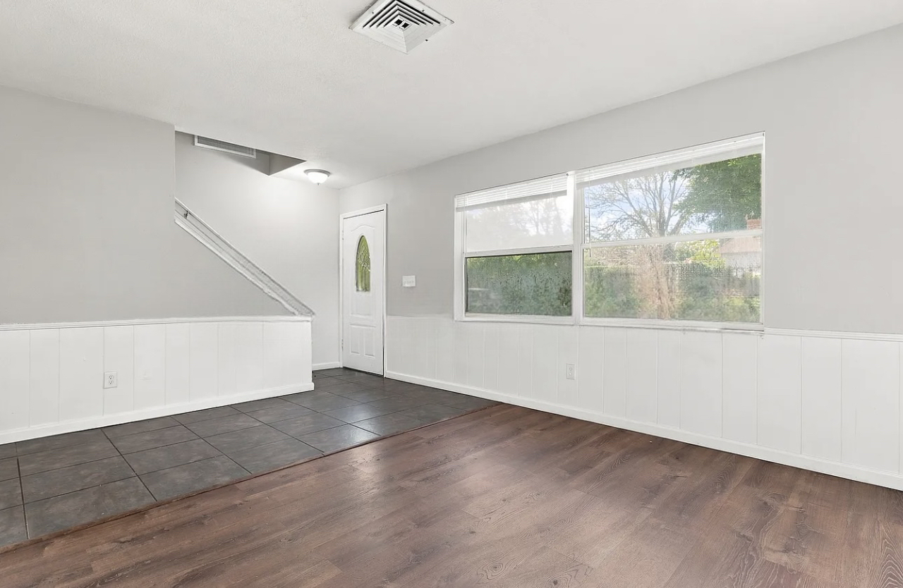2052 Palm Way - Photo 2 of 7