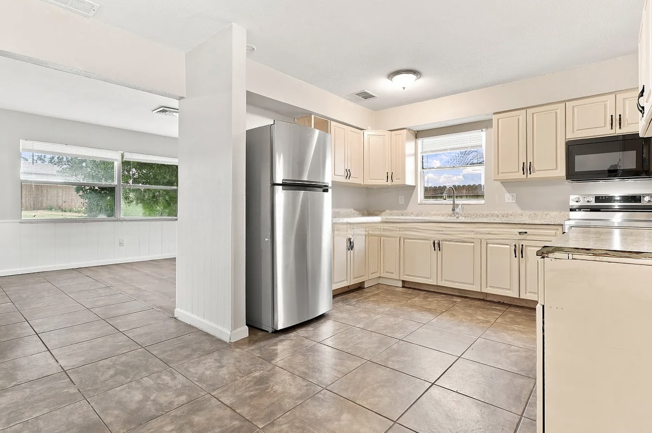 2052 Palm Way - Photo 3 of 7