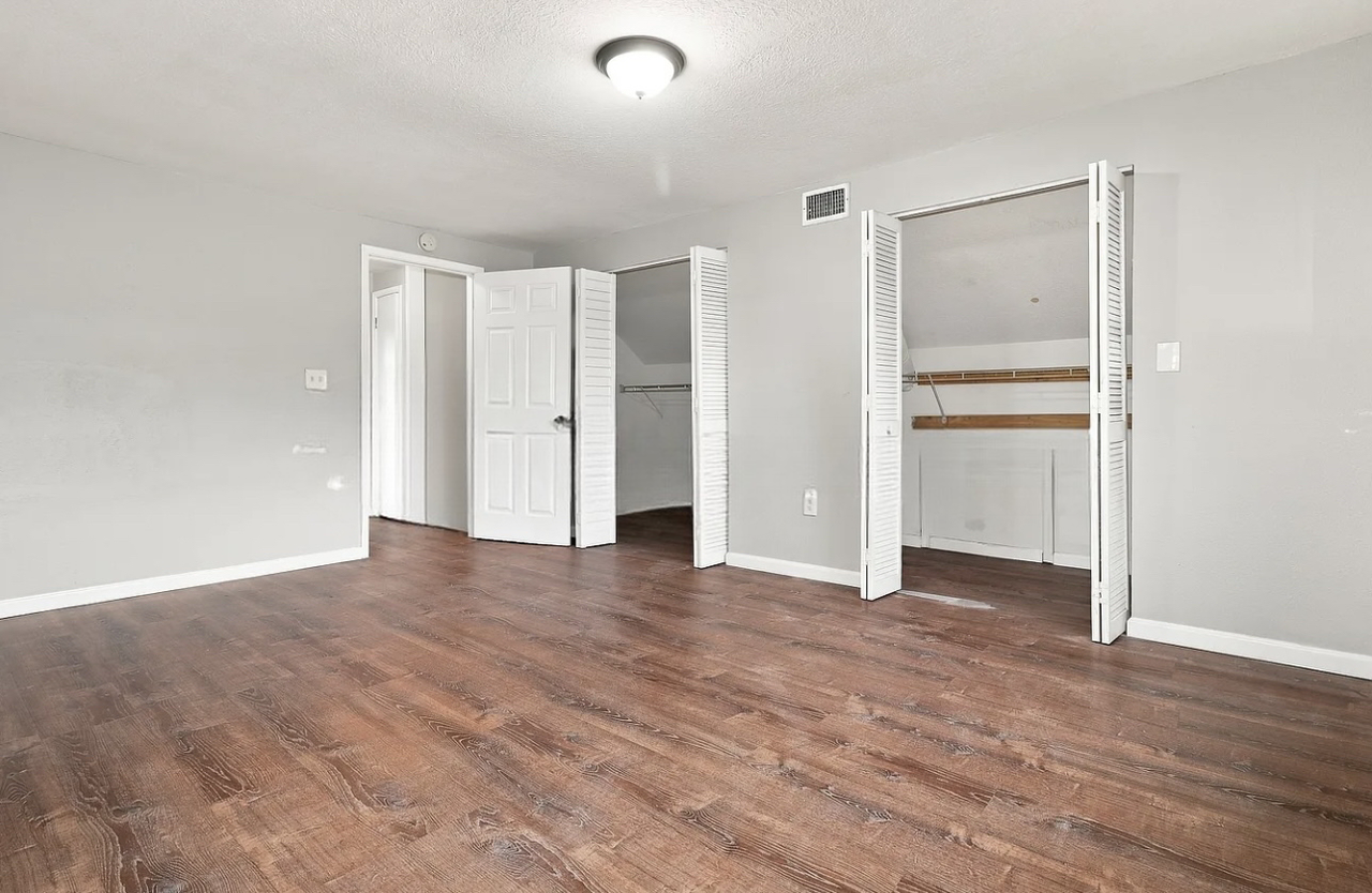 2052 Palm Way - Photo 4 of 7