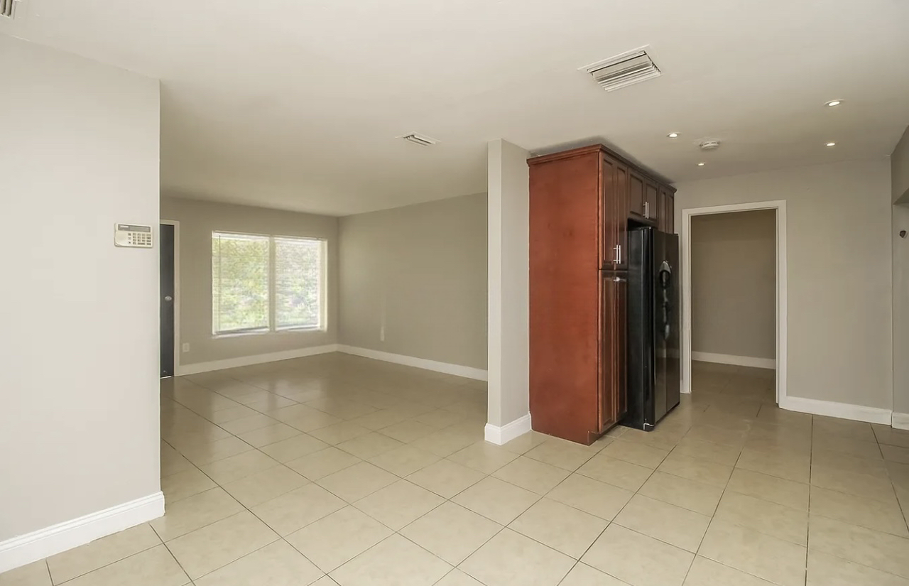 323 W Ella J Gilmore St - Photo 2 of 7
