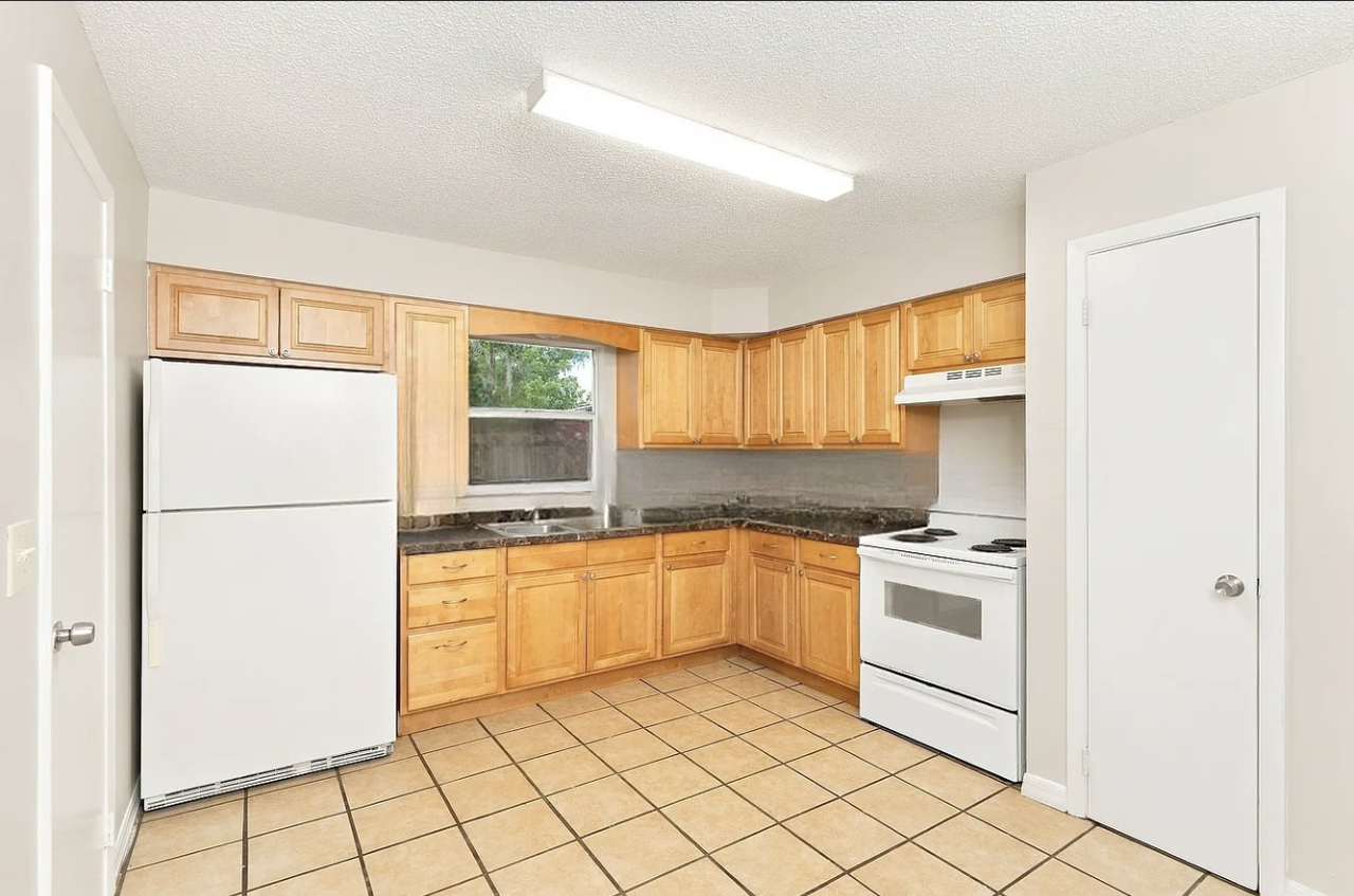 1113 Apollo Ct - Photo 2 of 7