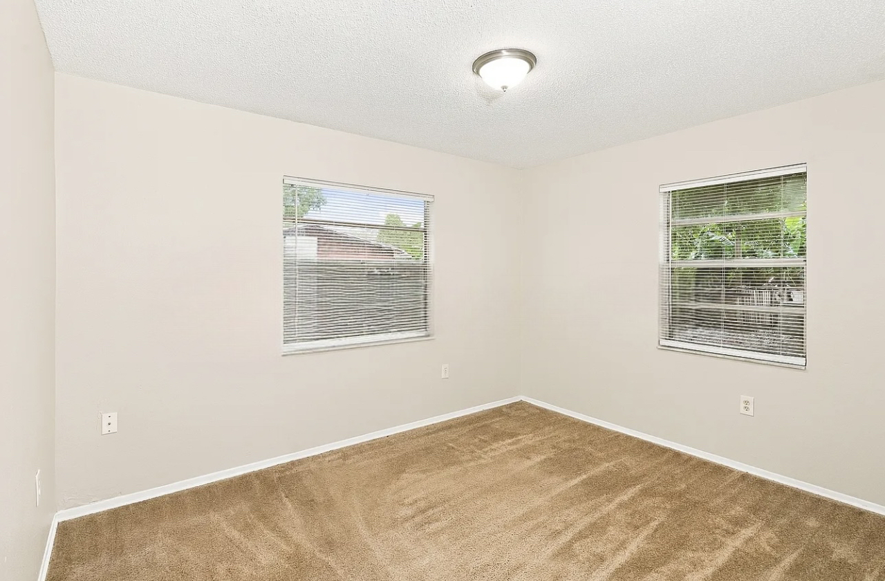 1113 Apollo Ct - Photo 4 of 7