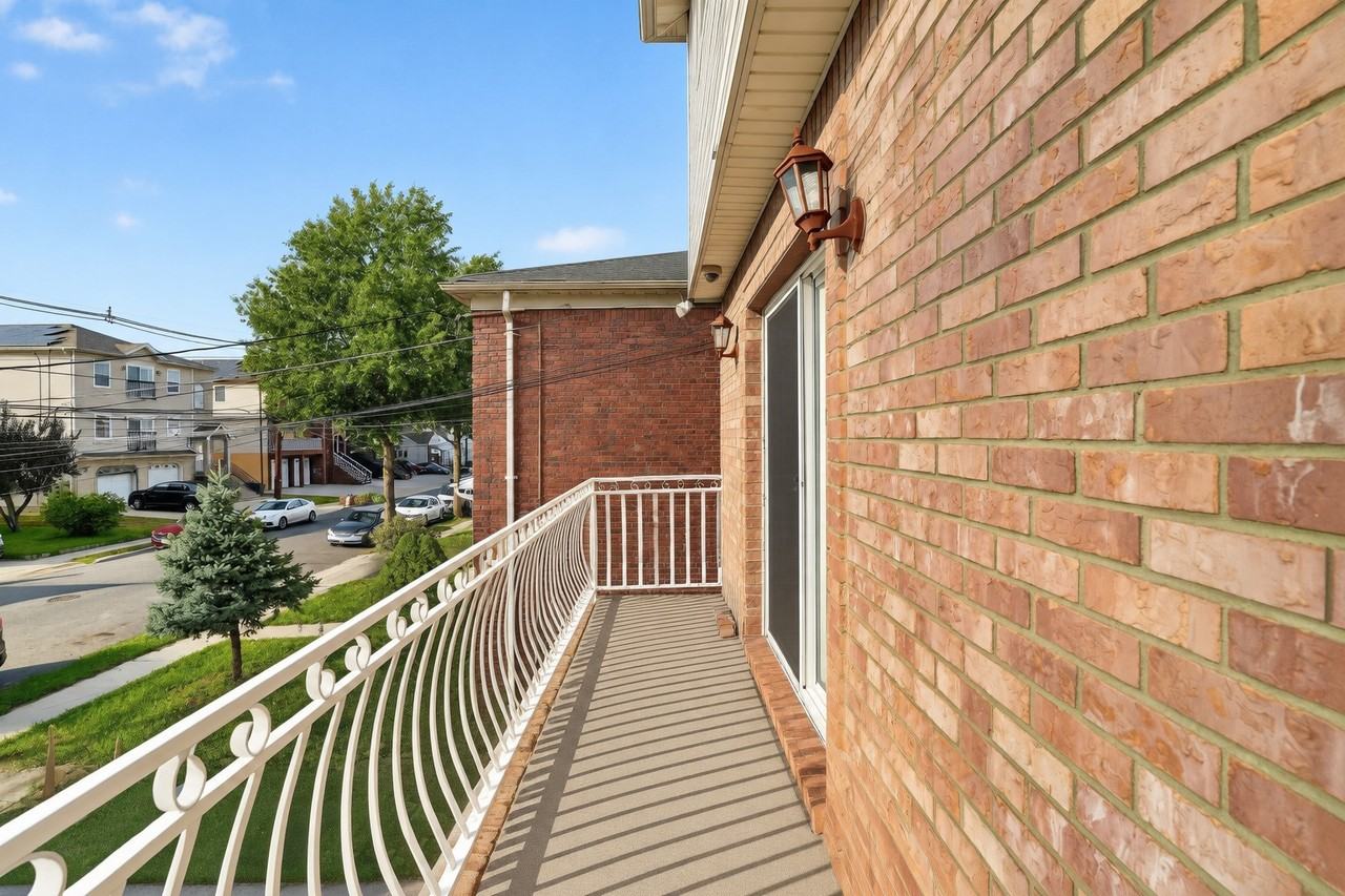 921 Jackson Ave #1 - Photo 2 of 15