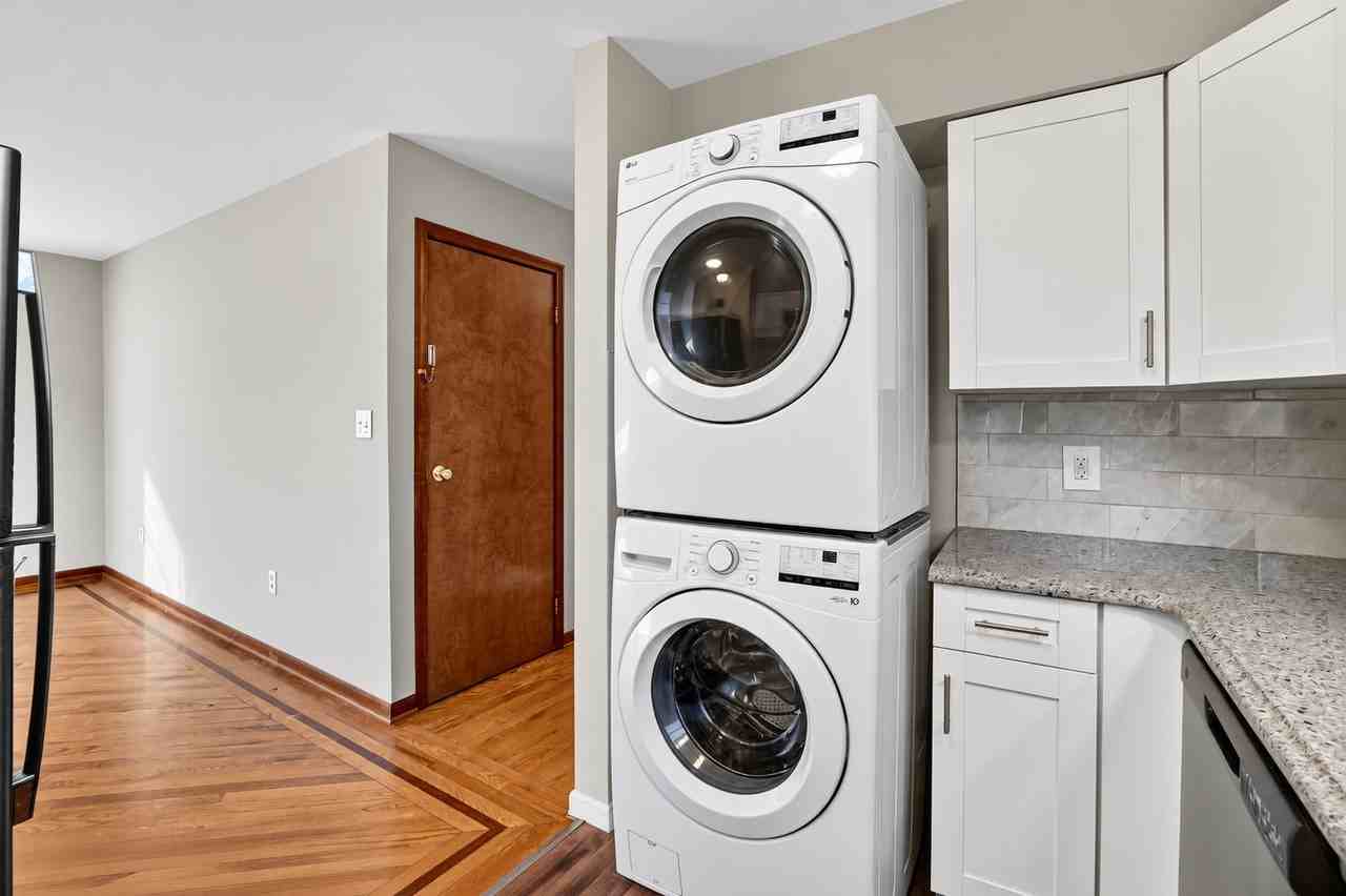 921 Jackson Ave #1 - Photo 4 of 15