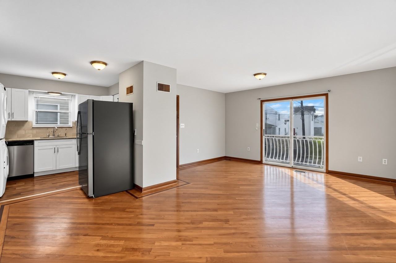 921 Jackson Ave #1 - Photo 5 of 15