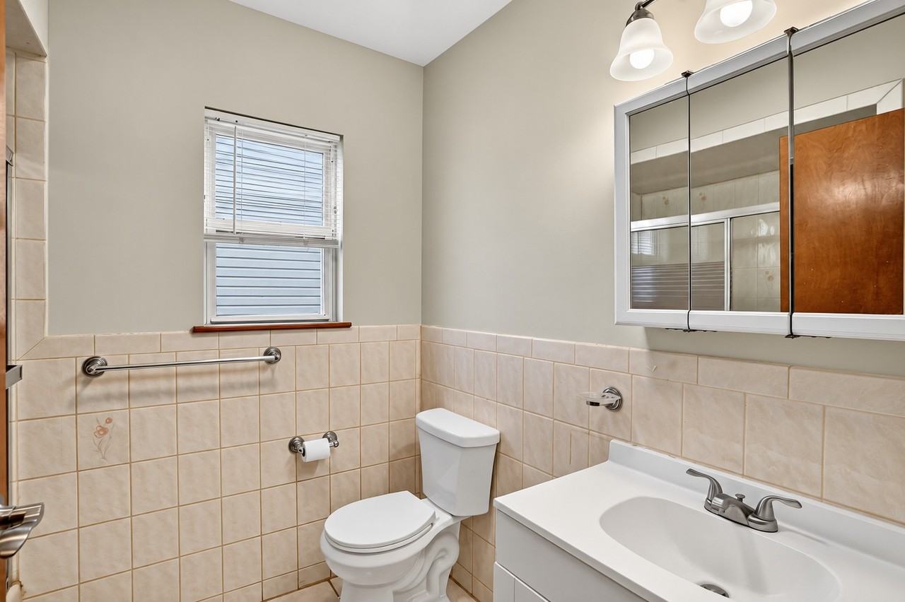 921 Jackson Ave #1 - Photo 6 of 15