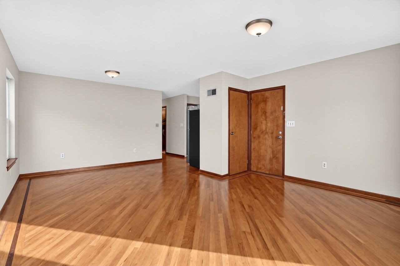 921 Jackson Ave #1 - Photo 7 of 15