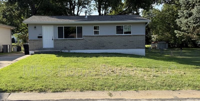 1095 Boone St - Photo 2 of 12