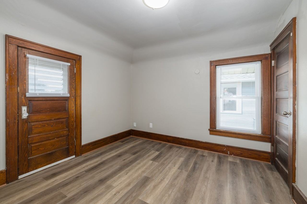 156 E Johnson St - Photo 3 of 13