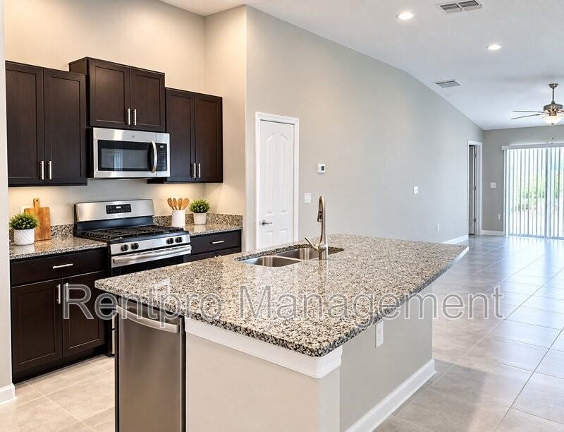 15707 Fort Island Pl - Photo 2 of 10